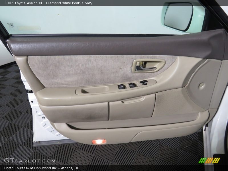 Diamond White Pearl / Ivory 2002 Toyota Avalon XL