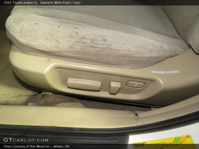 Diamond White Pearl / Ivory 2002 Toyota Avalon XL