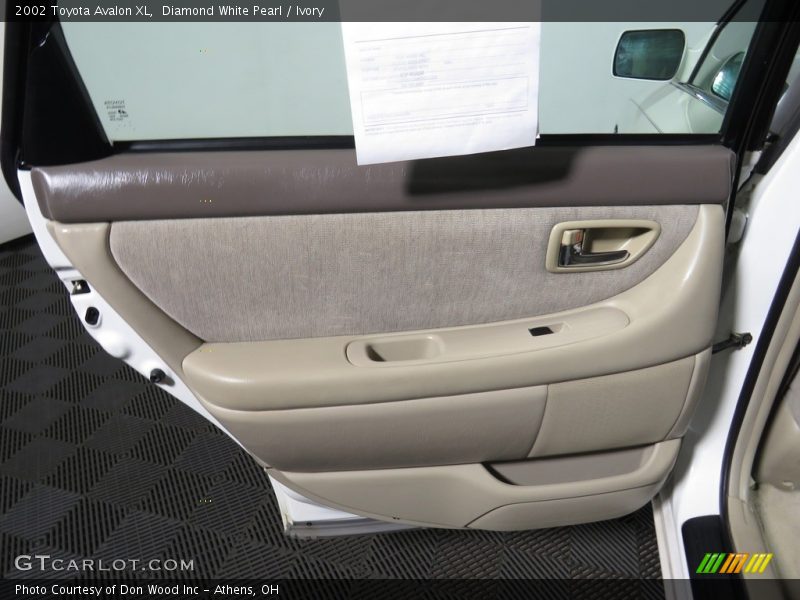 Diamond White Pearl / Ivory 2002 Toyota Avalon XL