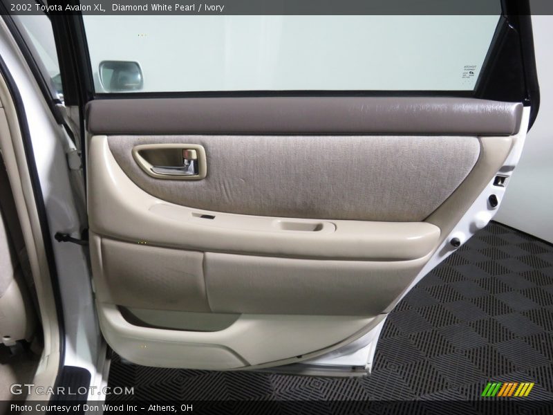 Diamond White Pearl / Ivory 2002 Toyota Avalon XL