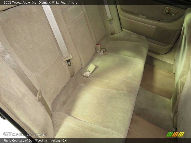 Diamond White Pearl / Ivory 2002 Toyota Avalon XL