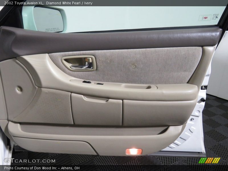 Diamond White Pearl / Ivory 2002 Toyota Avalon XL