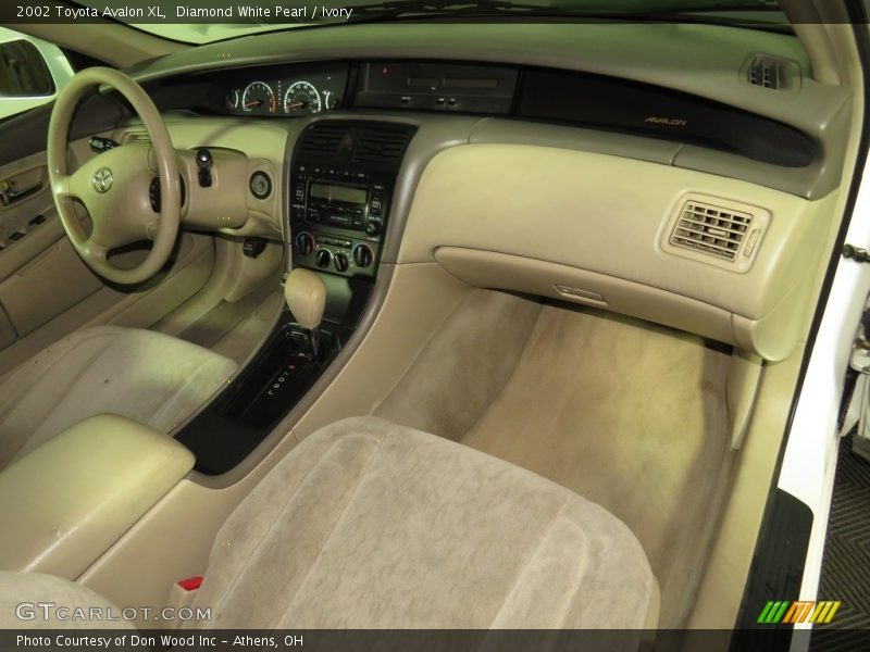 Diamond White Pearl / Ivory 2002 Toyota Avalon XL