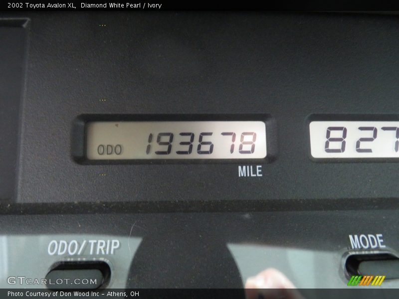 Diamond White Pearl / Ivory 2002 Toyota Avalon XL