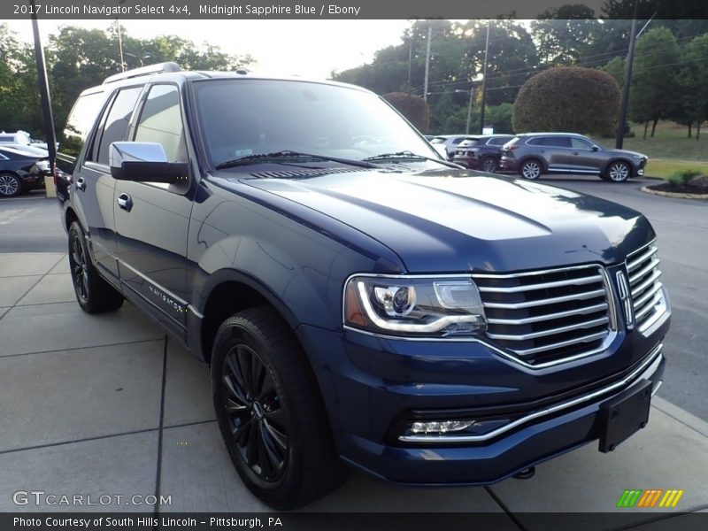 Front 3/4 View of 2017 Navigator Select 4x4