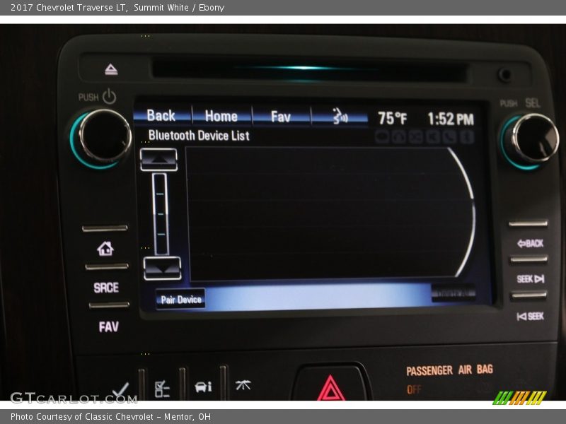 Summit White / Ebony 2017 Chevrolet Traverse LT