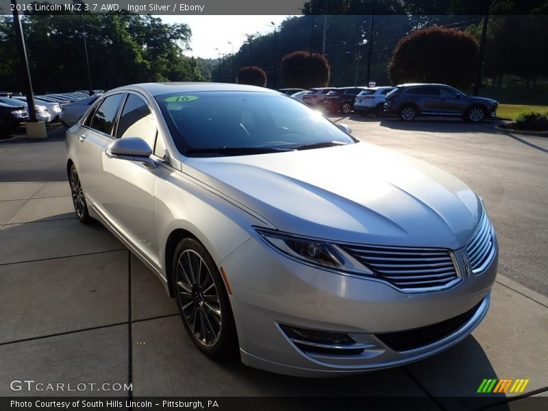 Front 3/4 View of 2016 MKZ 3.7 AWD