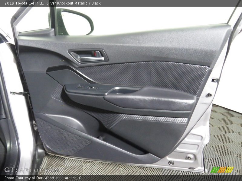 Silver Knockout Metallic / Black 2019 Toyota C-HR LE