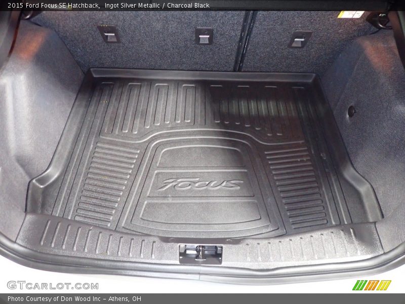 Ingot Silver Metallic / Charcoal Black 2015 Ford Focus SE Hatchback