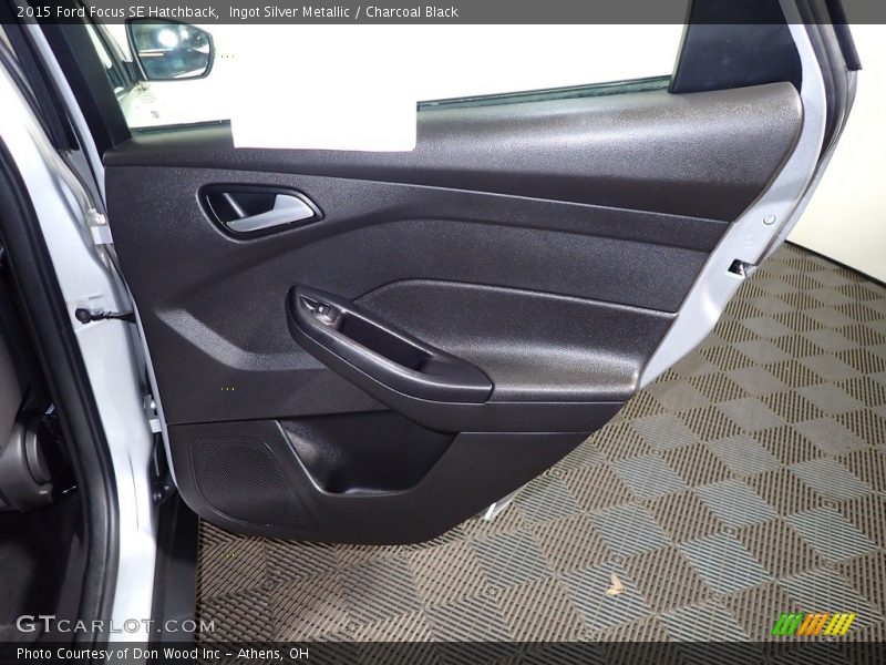 Ingot Silver Metallic / Charcoal Black 2015 Ford Focus SE Hatchback