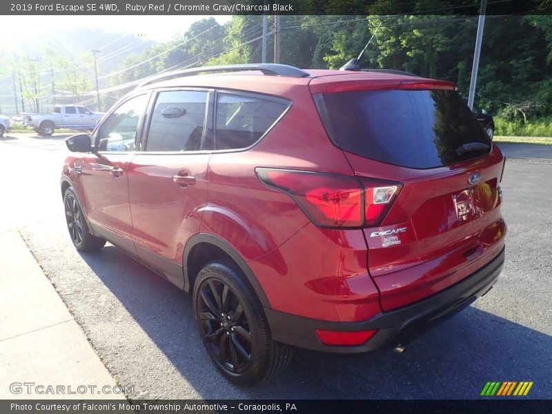 Ruby Red / Chromite Gray/Charcoal Black 2019 Ford Escape SE 4WD