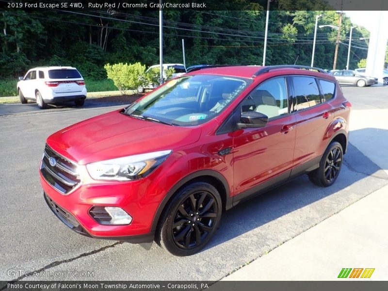 Ruby Red / Chromite Gray/Charcoal Black 2019 Ford Escape SE 4WD