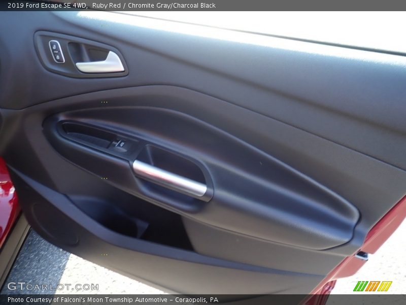 Ruby Red / Chromite Gray/Charcoal Black 2019 Ford Escape SE 4WD