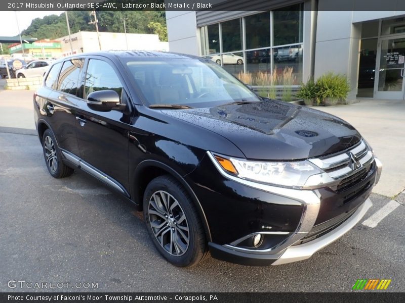  2017 Outlander SE S-AWC Labrador Black Metallic