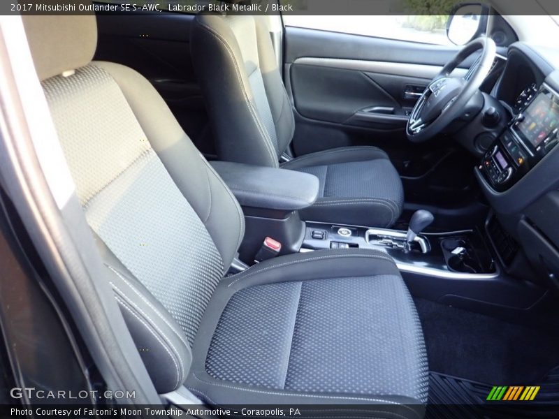 Labrador Black Metallic / Black 2017 Mitsubishi Outlander SE S-AWC