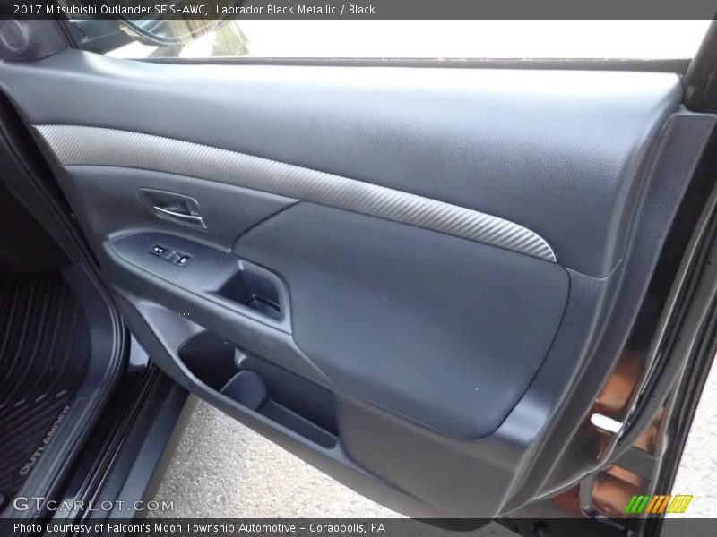 Labrador Black Metallic / Black 2017 Mitsubishi Outlander SE S-AWC