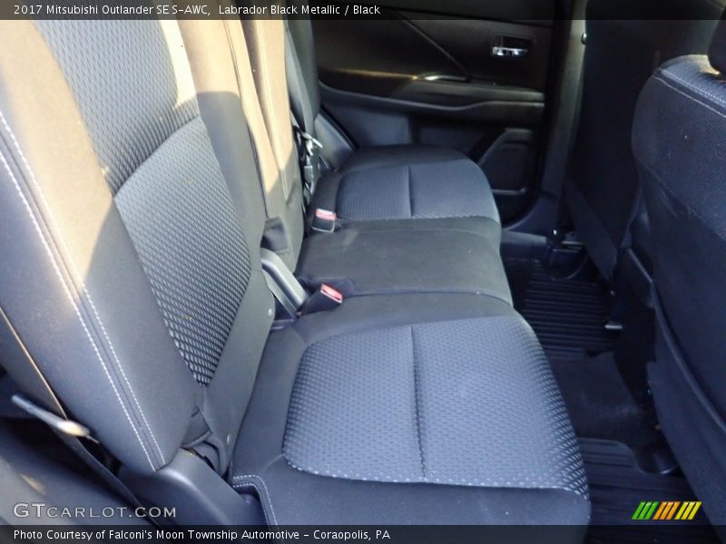 Labrador Black Metallic / Black 2017 Mitsubishi Outlander SE S-AWC