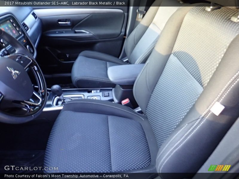 Labrador Black Metallic / Black 2017 Mitsubishi Outlander SE S-AWC