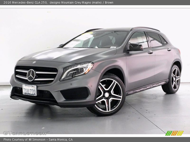 Front 3/4 View of 2016 GLA 250