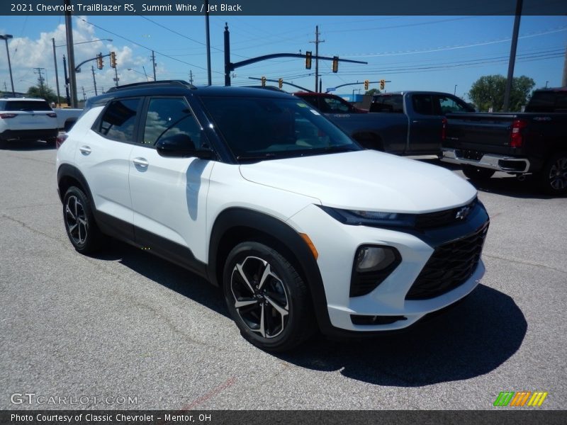 Front 3/4 View of 2021 TrailBlazer RS