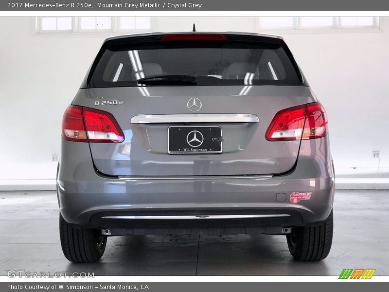 Mountain Grey Metallic / Crystal Grey 2017 Mercedes-Benz B 250e