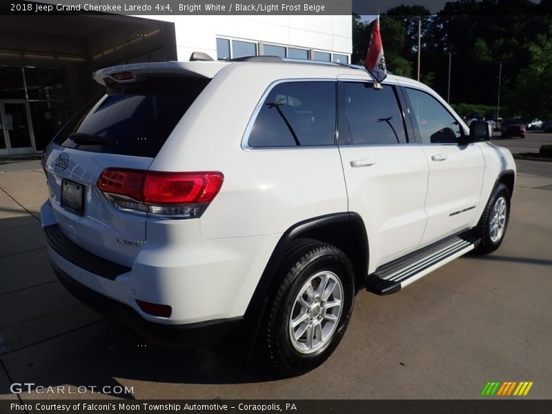 Bright White / Black/Light Frost Beige 2018 Jeep Grand Cherokee Laredo 4x4