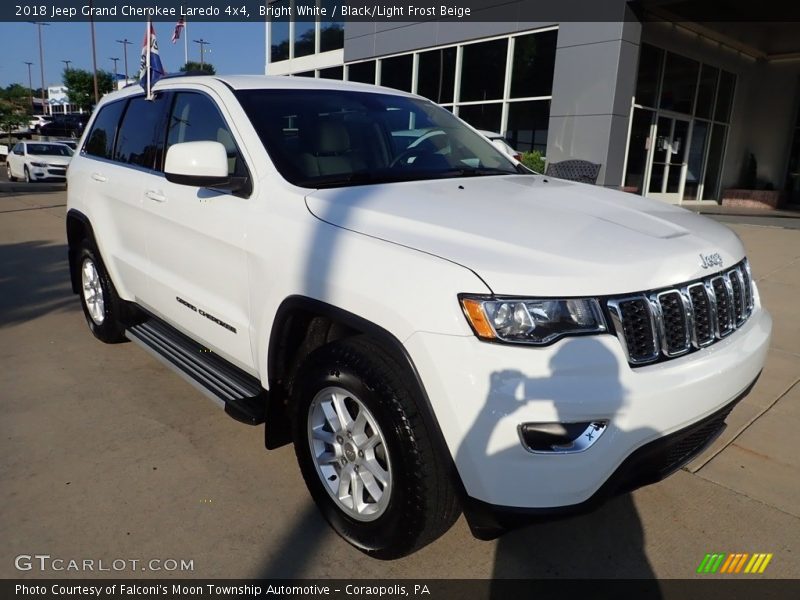 Bright White / Black/Light Frost Beige 2018 Jeep Grand Cherokee Laredo 4x4