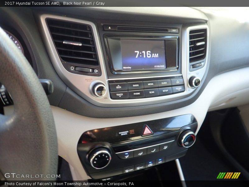 Black Noir Pearl / Gray 2017 Hyundai Tucson SE AWD