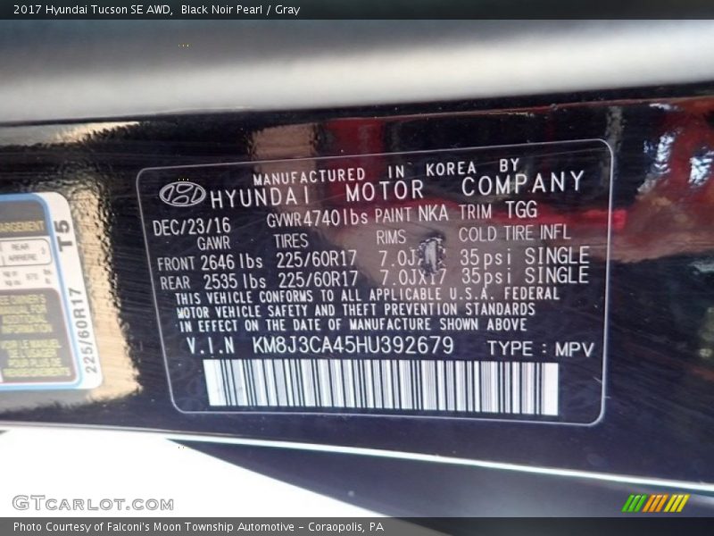 Black Noir Pearl / Gray 2017 Hyundai Tucson SE AWD