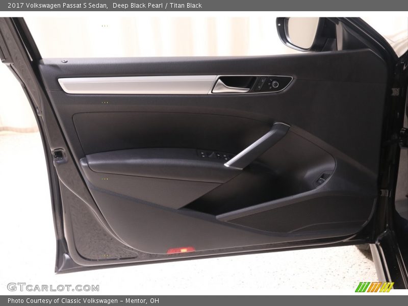 Deep Black Pearl / Titan Black 2017 Volkswagen Passat S Sedan