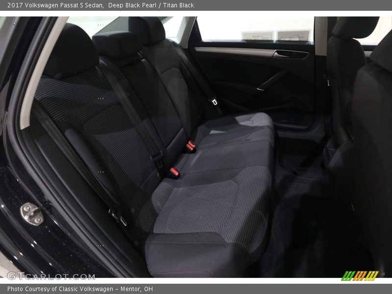 Deep Black Pearl / Titan Black 2017 Volkswagen Passat S Sedan