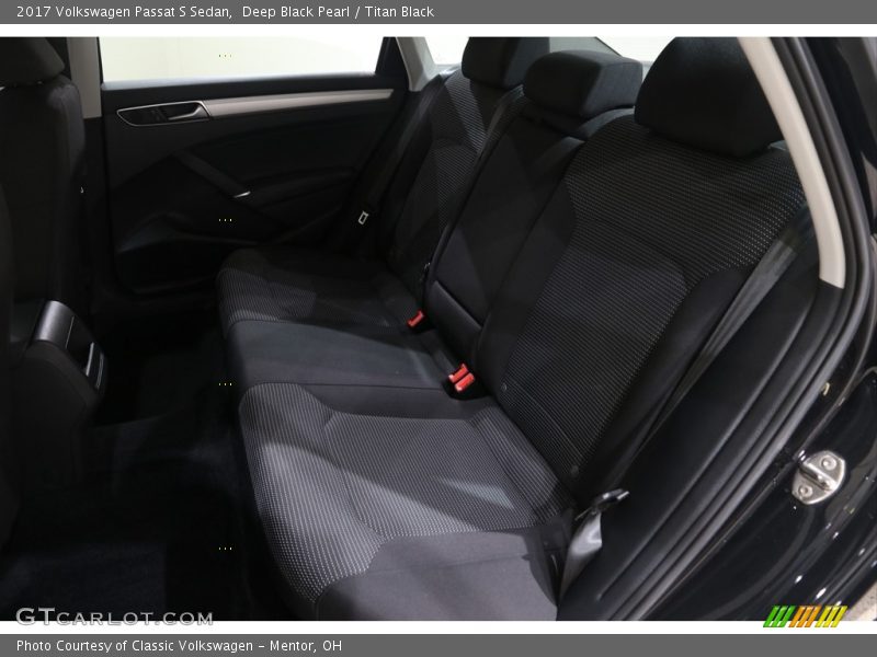 Deep Black Pearl / Titan Black 2017 Volkswagen Passat S Sedan