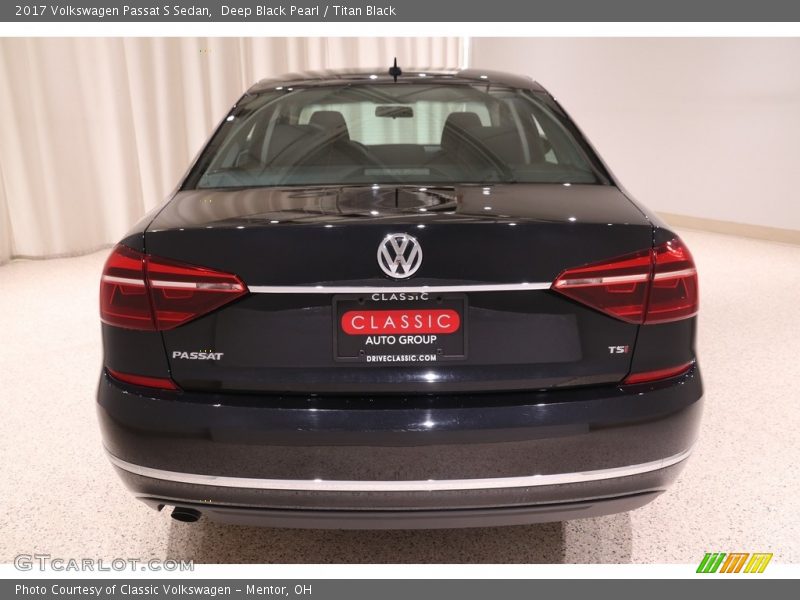 Deep Black Pearl / Titan Black 2017 Volkswagen Passat S Sedan