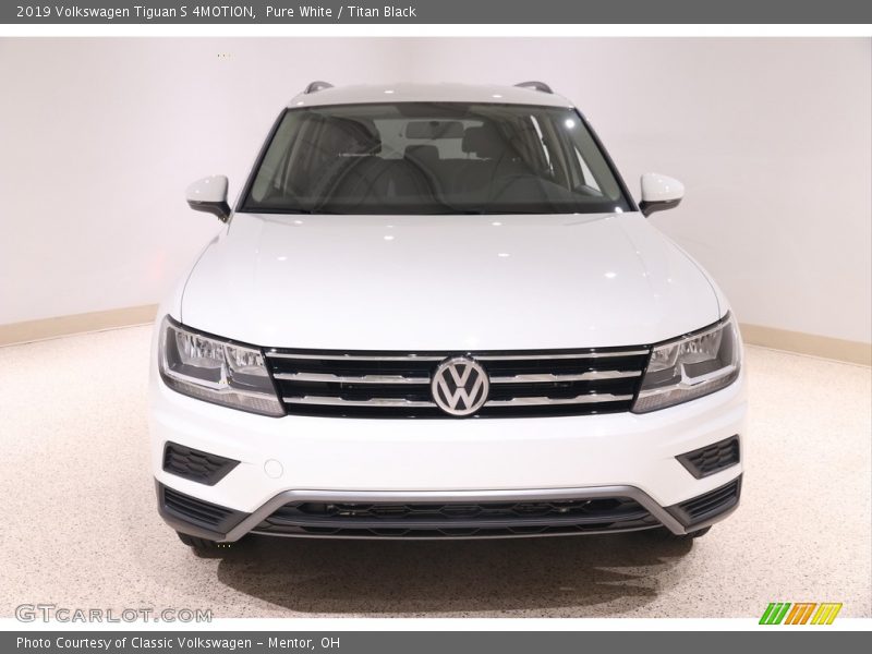 Pure White / Titan Black 2019 Volkswagen Tiguan S 4MOTION