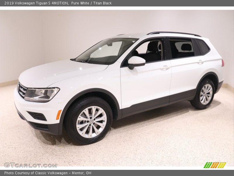 Pure White / Titan Black 2019 Volkswagen Tiguan S 4MOTION
