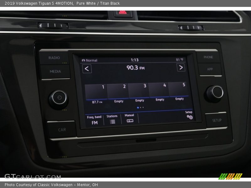 Pure White / Titan Black 2019 Volkswagen Tiguan S 4MOTION