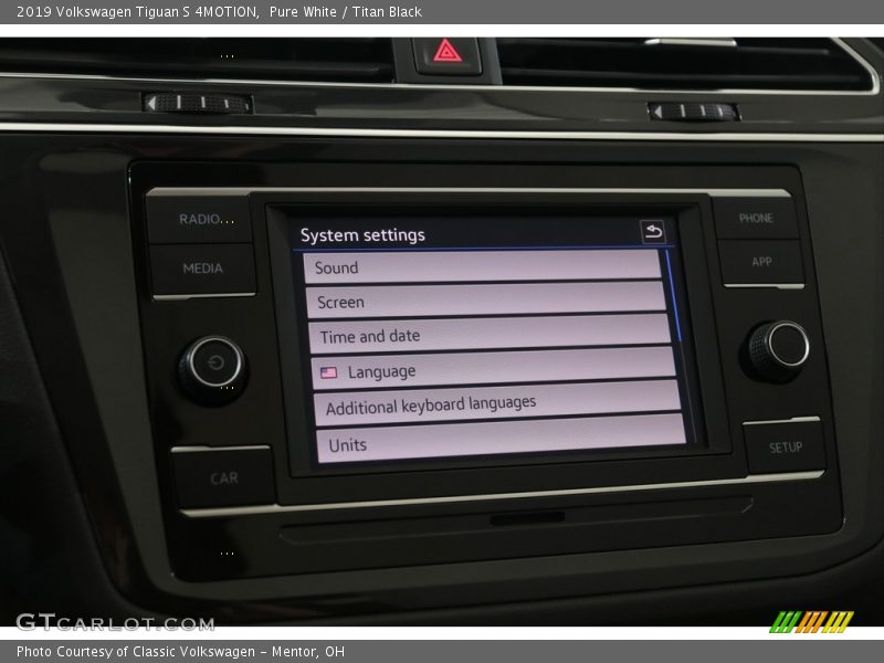 Pure White / Titan Black 2019 Volkswagen Tiguan S 4MOTION