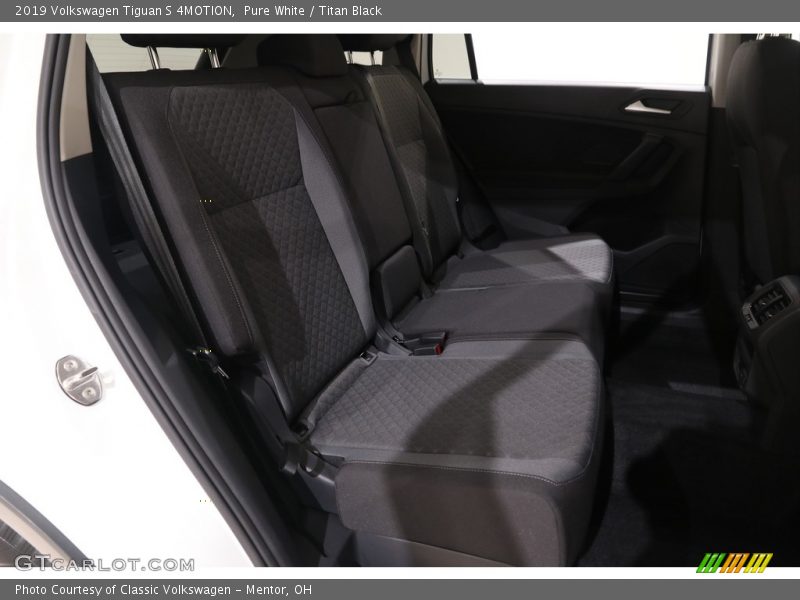 Pure White / Titan Black 2019 Volkswagen Tiguan S 4MOTION