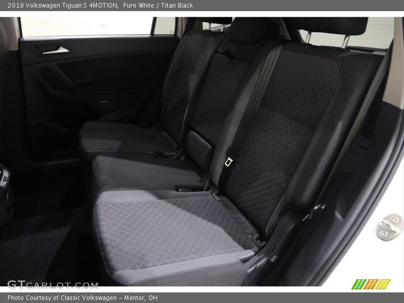 Pure White / Titan Black 2019 Volkswagen Tiguan S 4MOTION
