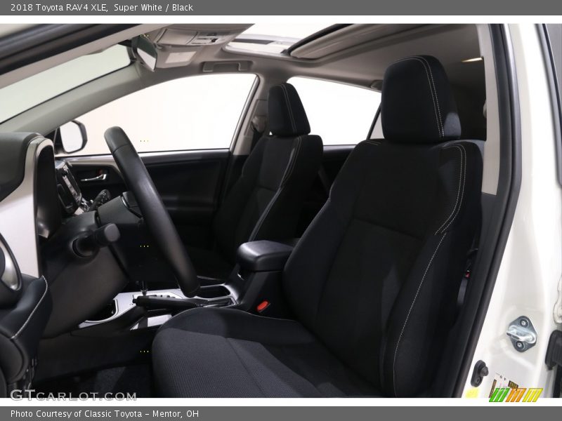 Super White / Black 2018 Toyota RAV4 XLE