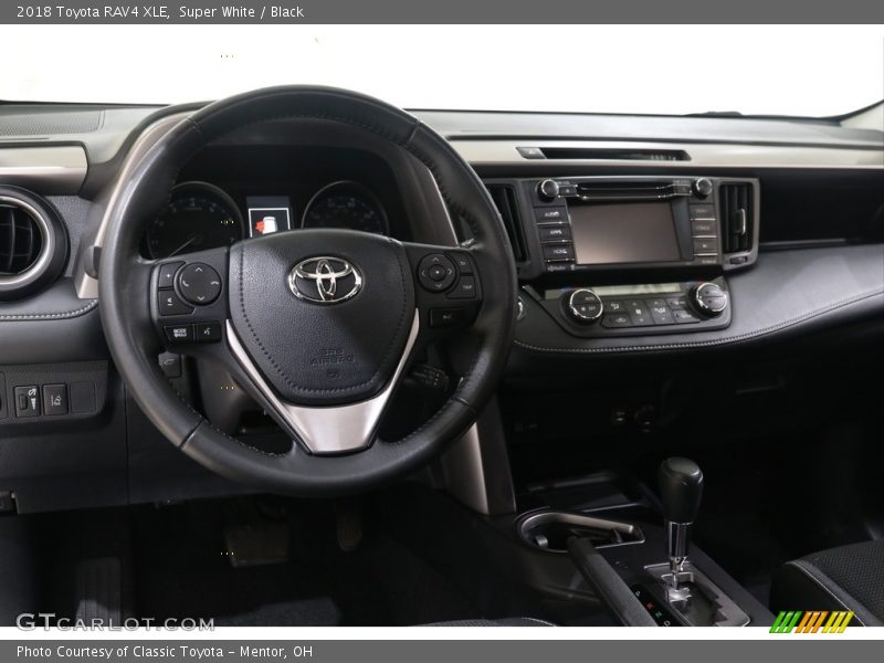 Super White / Black 2018 Toyota RAV4 XLE