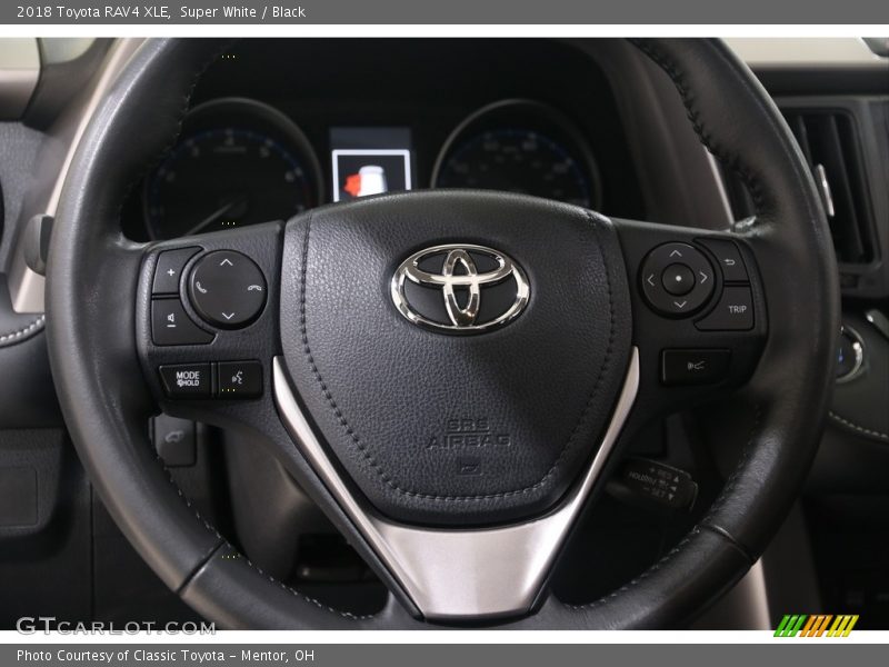 Super White / Black 2018 Toyota RAV4 XLE
