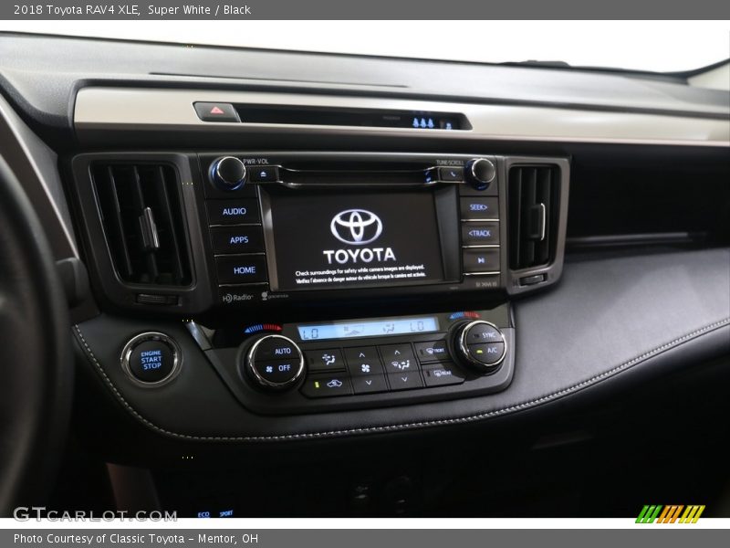 Super White / Black 2018 Toyota RAV4 XLE