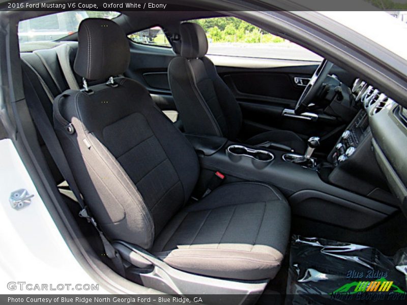 Oxford White / Ebony 2016 Ford Mustang V6 Coupe