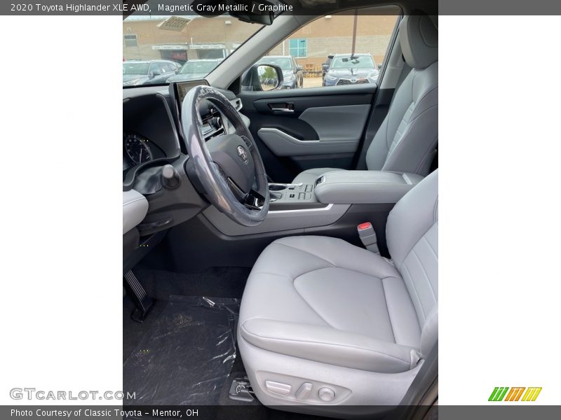 Magnetic Gray Metallic / Graphite 2020 Toyota Highlander XLE AWD