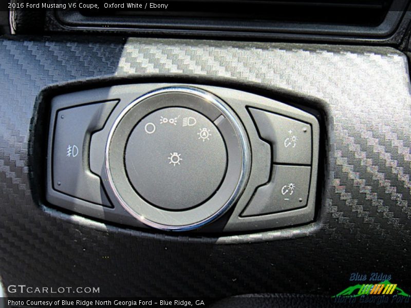Oxford White / Ebony 2016 Ford Mustang V6 Coupe