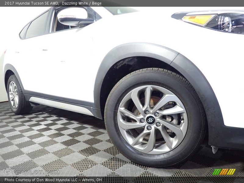 Dazzling White / Beige 2017 Hyundai Tucson SE AWD