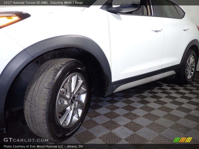 Dazzling White / Beige 2017 Hyundai Tucson SE AWD