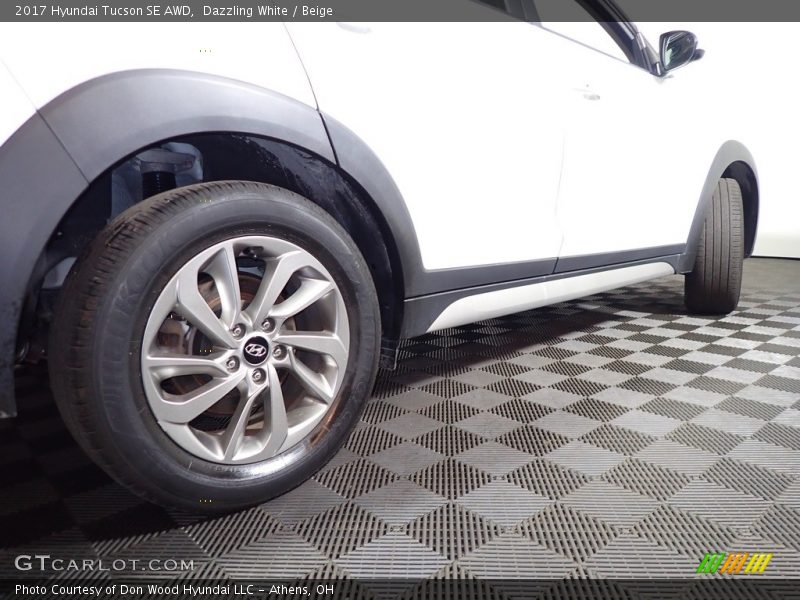 Dazzling White / Beige 2017 Hyundai Tucson SE AWD