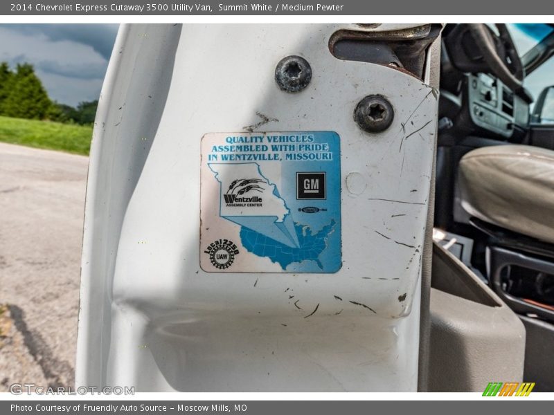 Summit White / Medium Pewter 2014 Chevrolet Express Cutaway 3500 Utility Van